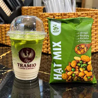 Hình ảnh matcha latte + hạt đậu phộng