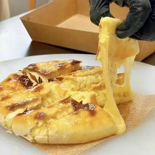 Hình ảnh Pizza phô mai sầu riêng
