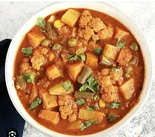 Hình ảnh mix vegetables curry with curry sauce 