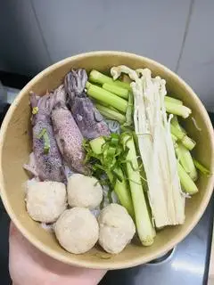 Bún Thái mực gà viên - 66.000 ₫ tại Bếp Nhà Bo - Bún Thái - Phạm Thế Hiển