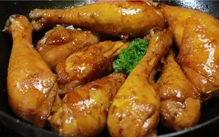 Hình ảnh cơm đùi gà sốt mắm tỏi