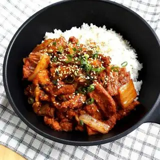 combo6. cơm thịt heo xào cay+canh +1 trà đào - 139.000 ₫ tại MUKJA - Đồ Ăn Hàn Quốc, Mỳ Cay & Café - Cửu Long
