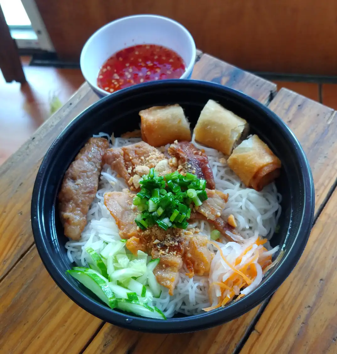 Bún thịt nướng đặc biệt (full topping) - 45.000 ₫ tại Bún Thịt Nướng - Bánh Mì Kebab