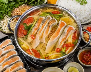Hình ảnh Lẩu vi cá hồi măng chua