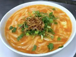 bánh canh tôm+chả cá+ thịt nạt+bò viên+trứng cút+bánh suông  - 80.000 ₫ tại Bánh Canh Cua Nhà Shin & Cua Hấp - Thái Phiên