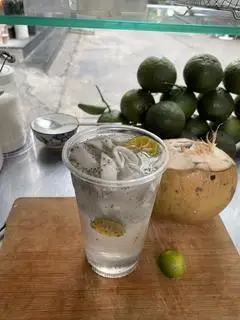 Hình ảnh NƯỚC DỪA HẠT CHIA