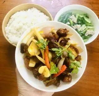 Hình ảnh Cơm Nóng Ba Chỉ Sốt Mắm Tỏi