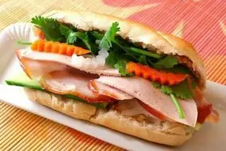 Bánh Mì Thịt Chả Đặc Biệt - 35.000 ₫ tại Bánh Mì Hà Nội - Nguyễn Biểu