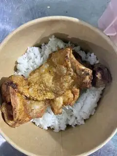 Cơm gà chiên muối giòn - 55.000 ₫ tại Hương Quán - Bún Bò, Bánh Canh Cua & Cơm Trưa - Tôn Đản
