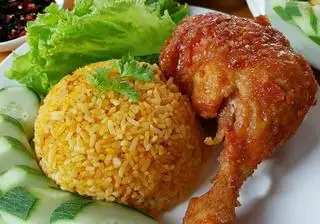 Cơm Gà Sốt Mắn Tỏi  - 49.000 ₫ tại A KÌA Cơm Gà Xối Mỡ & Ăn Vặt - Nguyễn Oanh