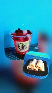 Trà thạch dâu tằm - 5 chả giò - 36.000 ₫ tại Chill Coffee - Trần Quang Diệu