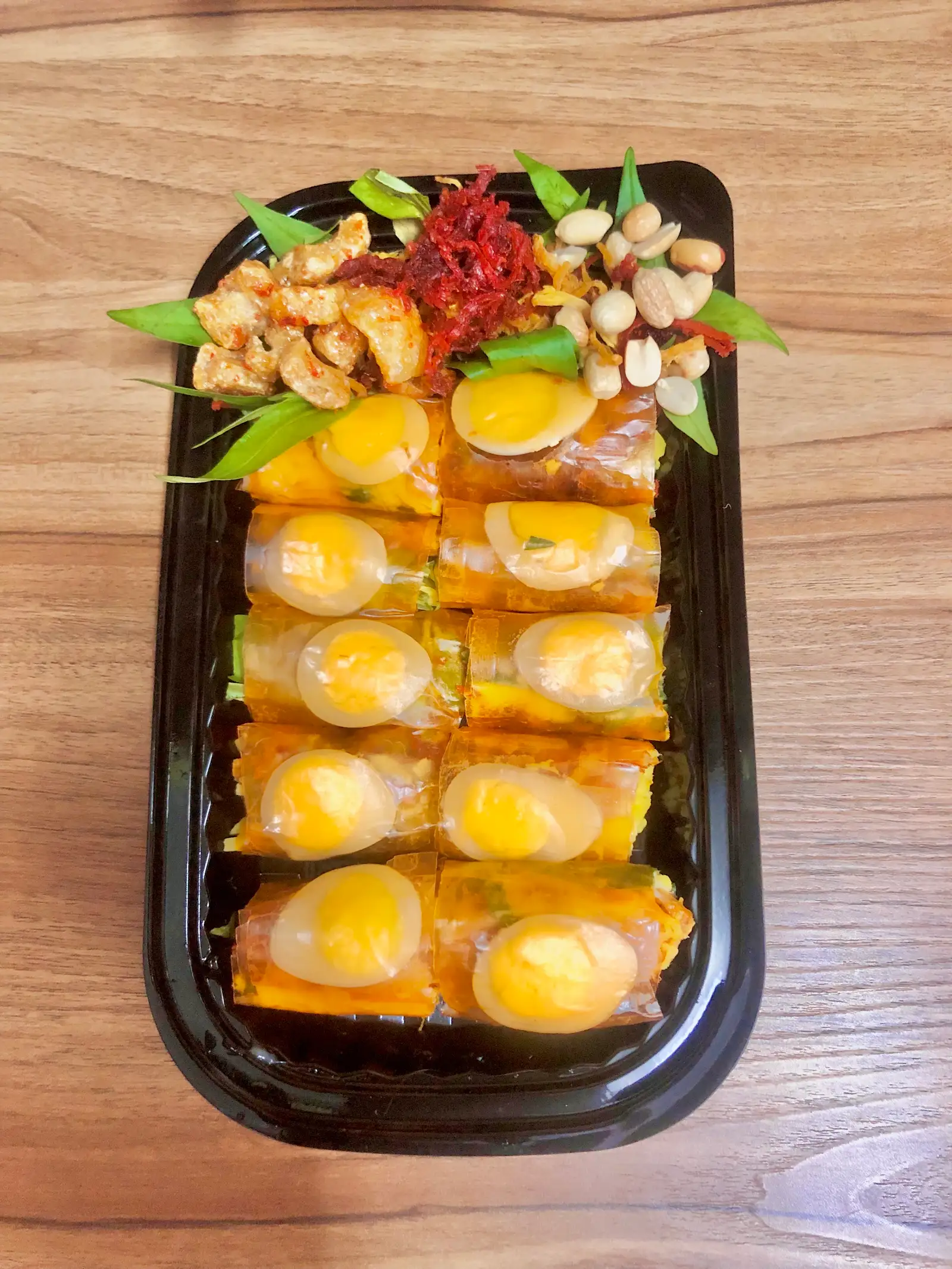 bánh tráng đỏ cuốn+ khô bò tóp mỡ +trứng cút+ sốt mayo  - 44.000 ₫ tại Ăn Vặt Gia Bảo - Nguyễn Văn Đậu