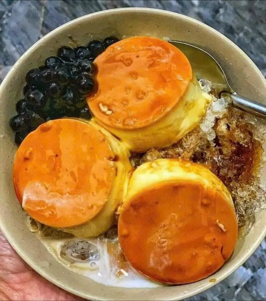 bánh flan trân châu đường đen+ nước cốt dừa (đá riêng)brown sugar pearl flan - 45.000 ₫ tại Chè & Trà Sữa Mẹ Pond - Tôn Thất Thuyết