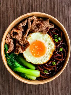 Hình ảnh Mì tương đen Koreno Chajang + Trứng ốp la + Bò Tái Trụng (Siêu Cấp) + Rau Ăn Kèm