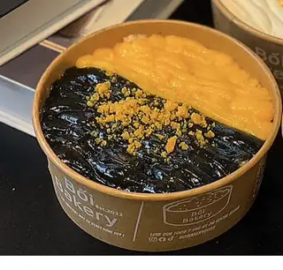 Bông lan trứng muối kim sa mè đen - 55.000 ₫ tại Bối Bakery - Bông Lan Trứng Muối & Bánh Ngọt - Nguyễn Thượng Hiền