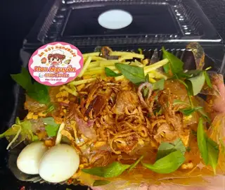 Hình ảnh Trộn hành phi - muối - sate - trứng