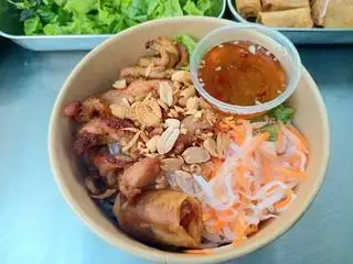 Bún thịt nướng - chả giò - mặn - 42.000 ₫ tại Pak Food Món Chay & Mặn - Mì Quảng Trộn & Miến Trộn - Lê Trọng Tấn