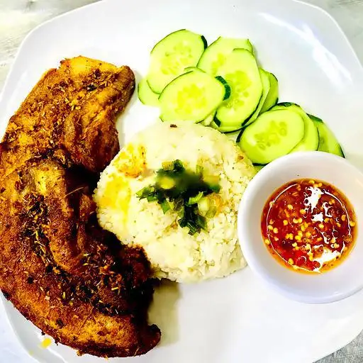Hình ảnh Cơm ba rọi chiên - canh