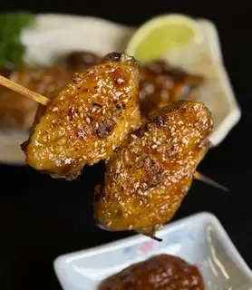 Cánh gà xiên nướng - 31.320 ₫ tại MOMOSON Ramen & Grill - Trần Hưng Đạo