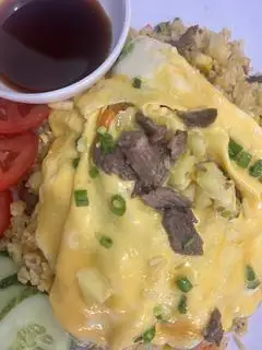 Hình ảnh Cơm chiên bò thơm Phủ Trứng 