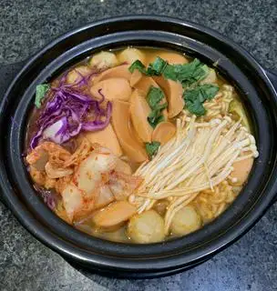 Hình ảnh Mì cay thanh cua, cá viên