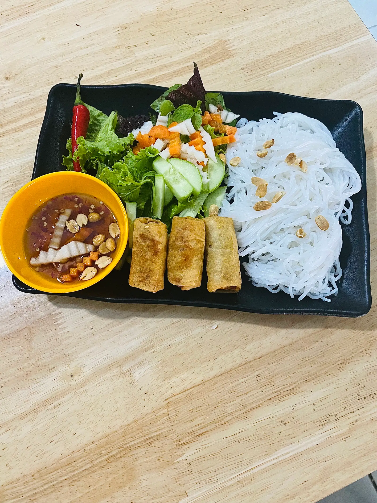 1 bún chả giò chay + 1 sữa gạo lứt - 47.000 ₫ tại Cơm Chay Diệu Vy - Lê Quang Định