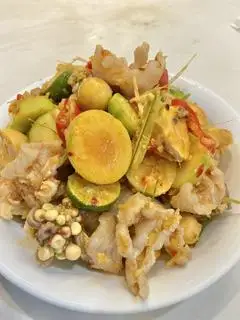 Hình ảnh Chân Gà Rút Xương Trứng Non Sốt Thái Lớn