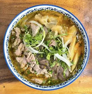 Bún bò tái nạm gân - 85.000 ₫ tại Bún Bò Huế Chị Tôi - Vạn Kiếp