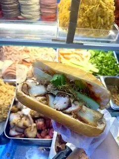 Hình ảnh Bánh mì xá xíu