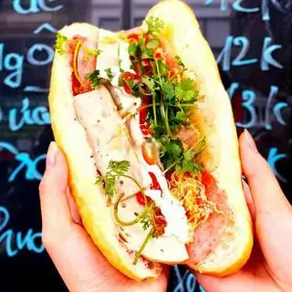 Hình ảnh Bánh Mì Pate Thịt Chả