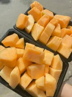 Hình ảnh khay dưa vàng ngon ngọt 