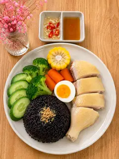 Hình ảnh Cơm gà ta luộc heathy - cơm gạo lứt