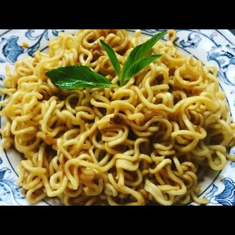 Mỳ trộn với hải sản mayo - 35.000 ₫ tại Cá Viên Chiên & Mì Trộn Indomie - Phạm Thế Hiển