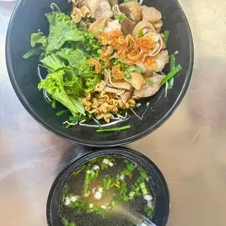 Mì trộn phá lấu heo - 85.000 ₫ tại Hủ Tiếu Mì - Bò Kho A Mũi - Chợ Hòa Bình