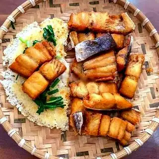 Hình ảnh Cơm cháy cá dứa kho quẹt rau luộc