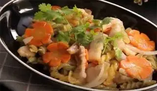 Hình ảnh nui xào thịt heo 