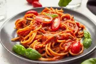 Mì Ý  sốt cà chua vị cay và lá quế tây / Pomodoro  - 109.000 ₫ tại Pasta Paradise - Nguyễn Thị Minh Khai
