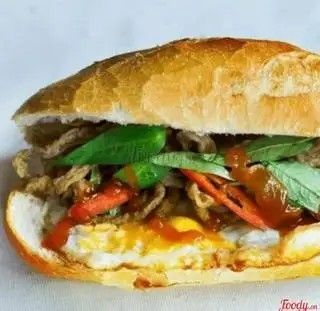Bánh mì chả cá trứng - 35.000 ₫ tại Bánh Mì Hà Nội - Tạ Quang Bửu