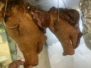 Hình ảnh má heo quay giòn bì