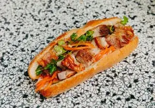 bánh mì thịt heo thịt nướng - 38.000 ₫ tại Cơm Sườn Chả 86 - Bánh Mì & Hamburger - Bùi Viện