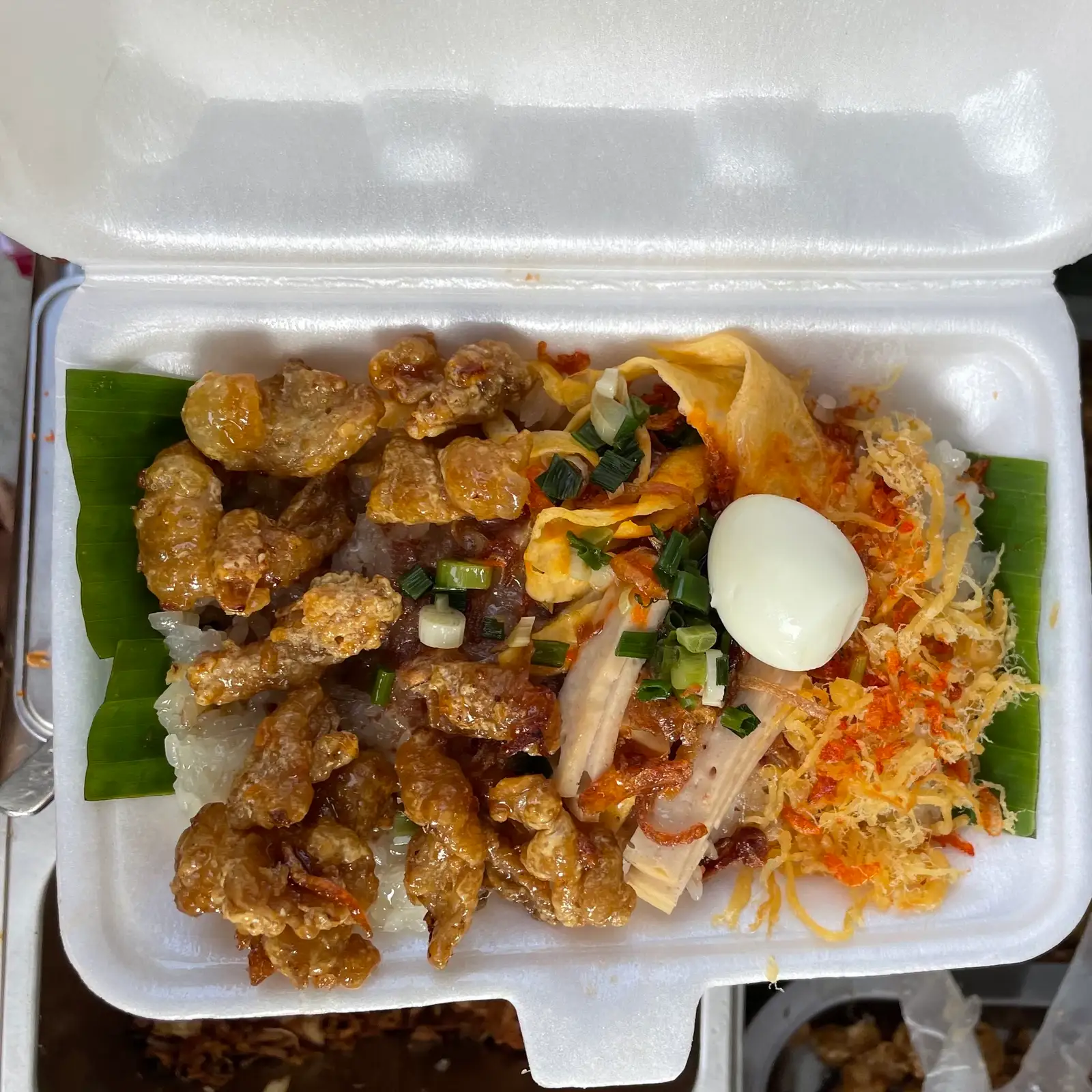 Xôi da gà chiên giòn - 40.000 ₫ tại Xôi Nhi - Lê Quang Định