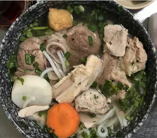 bánh canh đầy đủ - 65.000 ₫ tại Bánh Canh Trảng Bàng & Bún Mọc - Phan Văn Trị
