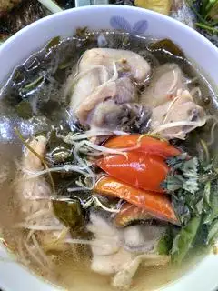 Hình ảnh cơm gà nấu lá giang 