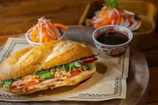 Hình ảnh Bánh Mì Patê Trứng