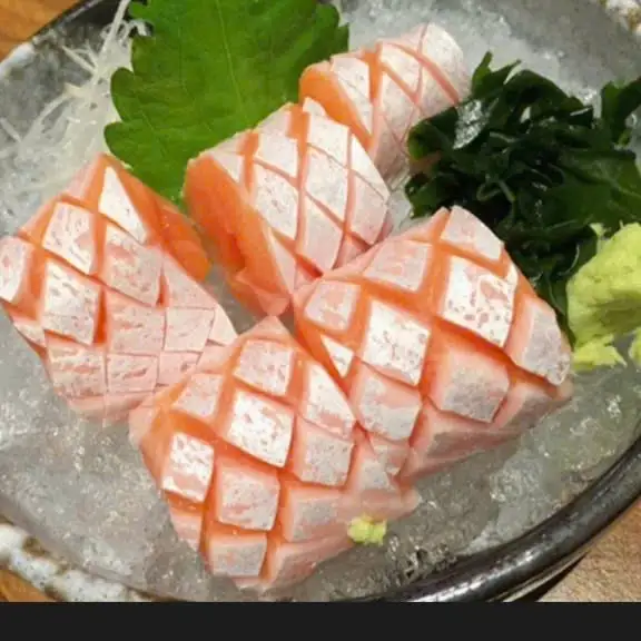 Sashimi Bụng cá hồi tươi 5pc - fresh salmon belly - 169.000 ₫ tại Sushi Tokyo Deli - Sashimi & Salad - Vạn Kiếp