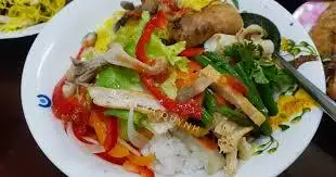 Cơm Chay Thập Cẩm (có Heo Quay) & 1 Chai Nước - 50.000 ₫ tại Cơm Chay Kiều Vy - Huỳnh Đình Hai