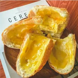 Bánh mì nướng bơ mật ong - 1 ổ - 14.500 ₫ tại Little Sip - Trà & Thịt Xiên Nướng - Nguyễn Thị Tần