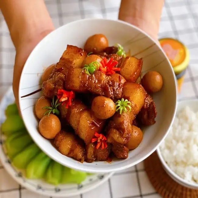 Hình ảnh Cơm thịt kho trứng cút 