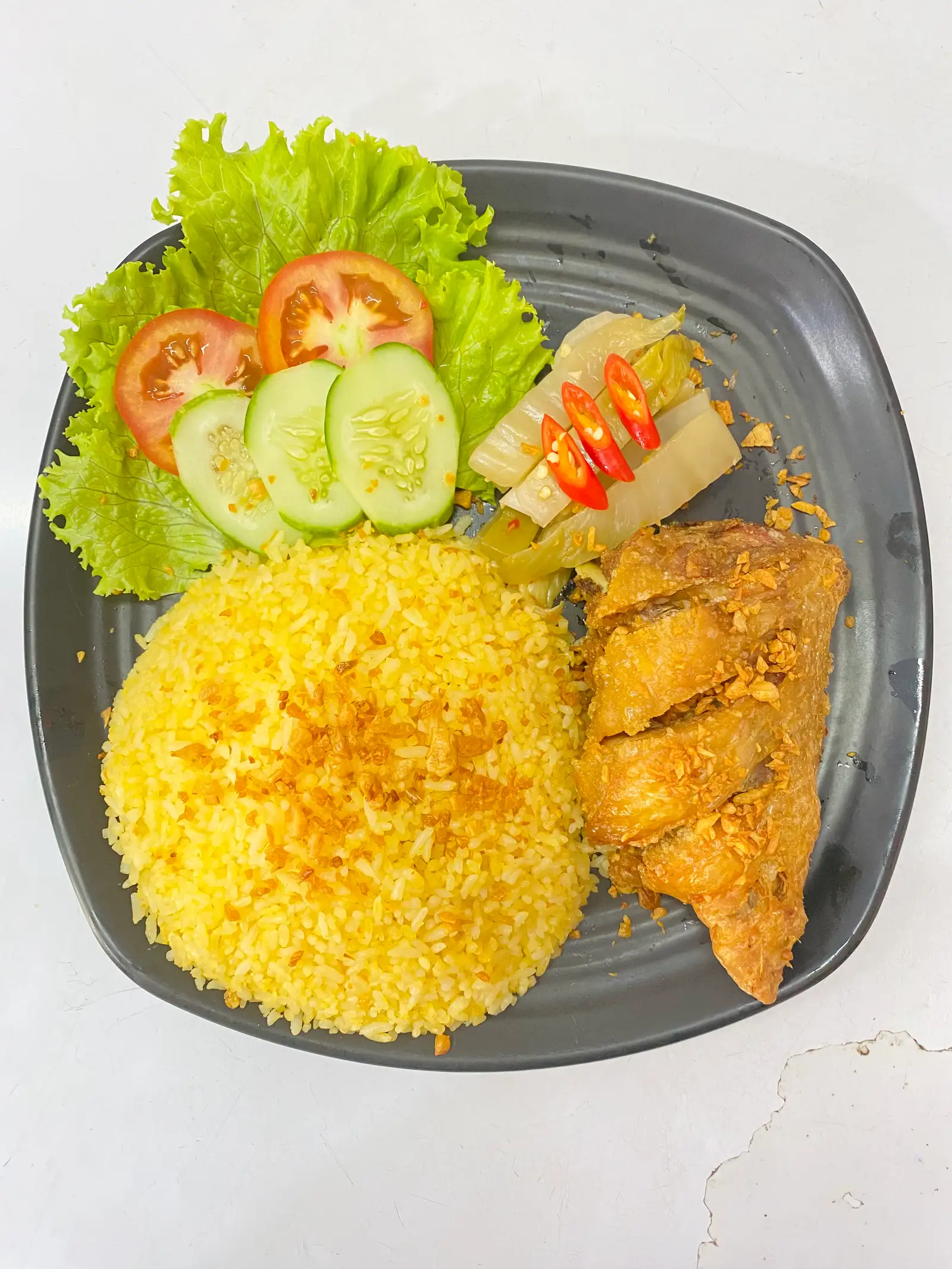Hình ảnh Cơm má đùi gà sốt mắm tỏi