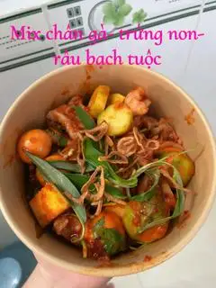 Hình ảnh Chân gà mix trứng gà non - râu bạch tuộc  sốt Thái
